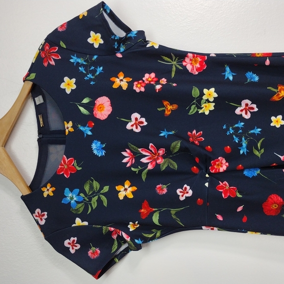 Tahari Size 6 Floral Floral Stretch Dress - Picture 2 of 11